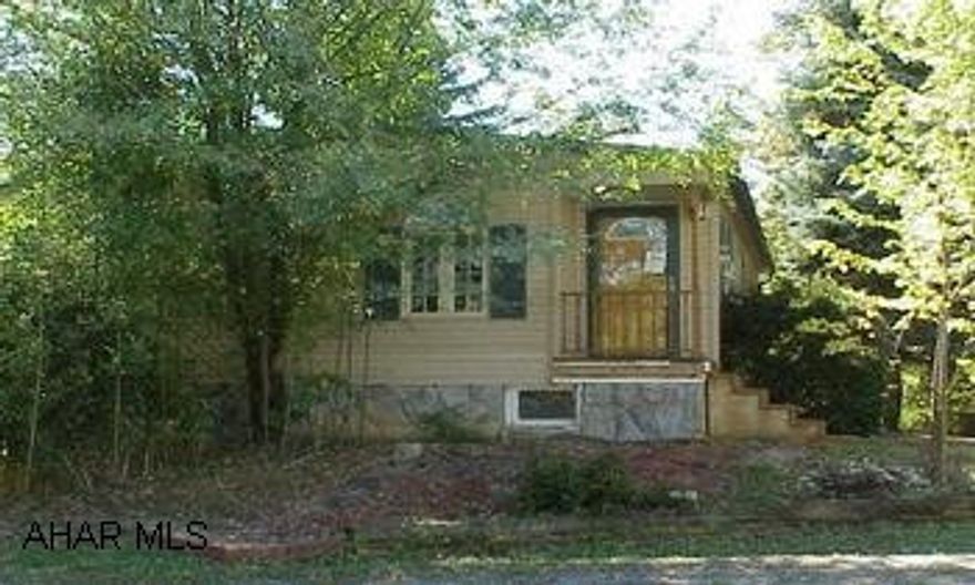 Nice one story on private lot.  Survey in file.  Possible financing available.  Call listing agent for information. All Bids must be placed at www.RealtyBid.com  1-17-08 thru 1-31-08 Nice one story on private lot.  Survey in file.  Possible financing available.  Call listing agent for information.  All Bids must be placed at www.RealtyBid.com 1-17-08 thru 1-31-08