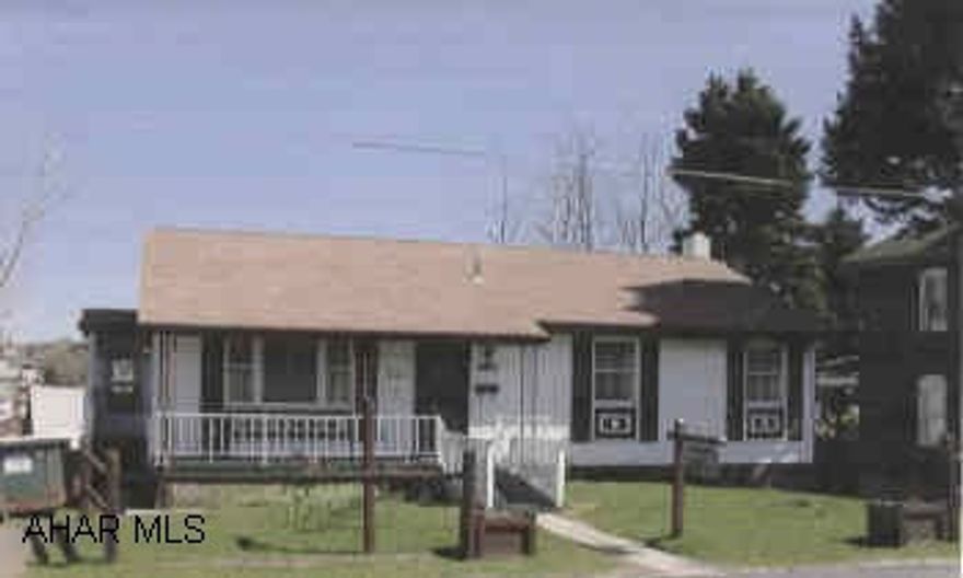 2 BR Ranch with 1.5 bathrooms, LR, Kitchen