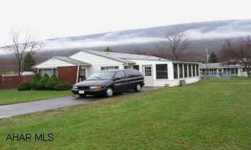 CONVIENT ONE STORY LIVING.  NICE SCREENED IN SUNROOM FOR YOUR ENJOYMENT.  ATTIC STORAGE.  SHED STAYS  ALL APPLIANCES TO STAY. CONVIENT ONE STORY LIVING.  NICE SCREENED IN SUNROOM FOR YOUR ENJOYMENT.  ATTIC STORAGE.  SHED STAYS  ALL APPLIANCES TO STAY.