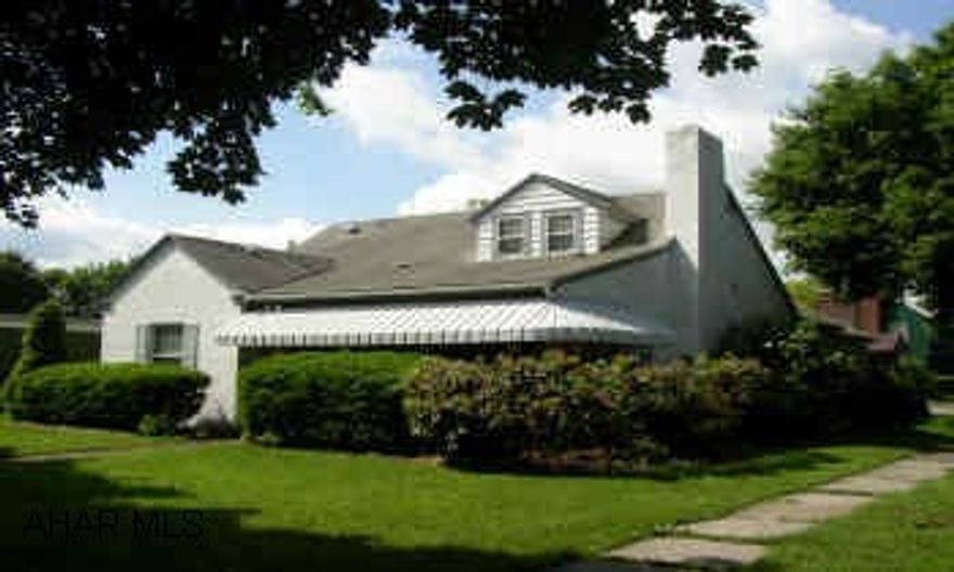 TIME FORGOT ABOUT THIS ELEGANT HOME IN THE HEART OF MANSION PARK. QUALITY THROUGHOUT. 3 BR AND 2.25 BATH. FAMILYROOM, DEN AND SCREENED PATIO. ASK FOR MIKE McCAULLEY. RE TAXES SHOULD BE REDUCED ON APPEAL. QUALITY CONSTRUCTION. PARTIALLY FINSIHED BASEMENT.  CHERRY PANELING, BUILT-INS, CEDAR CLOSET, HARDWOOD FLOORS.