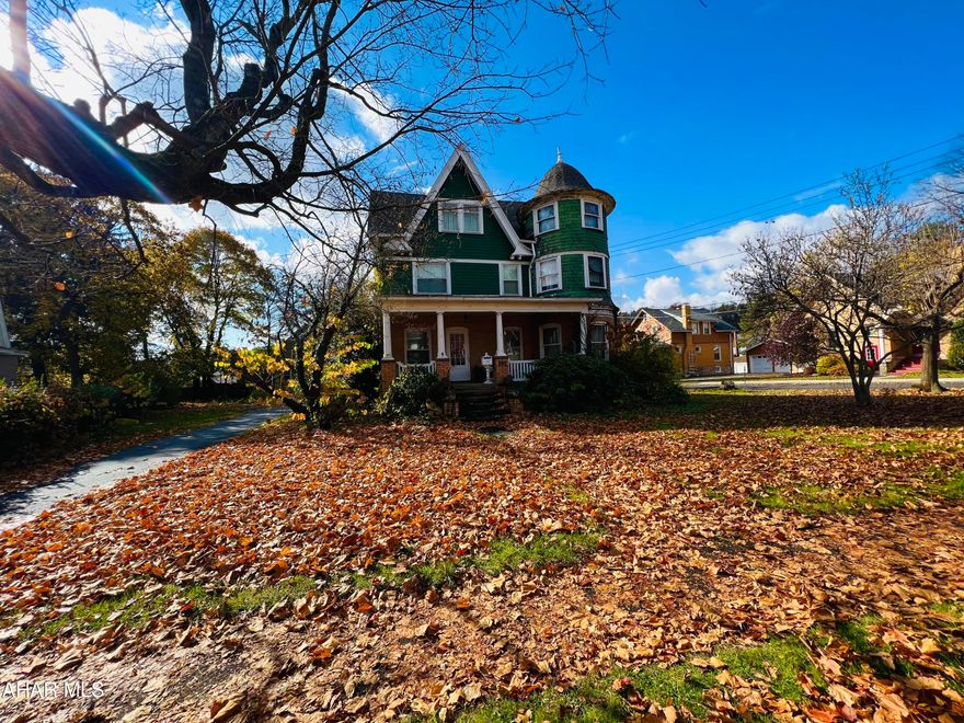 Contingent upon Seller finding suitable housing. No commission on Seller's Assist.