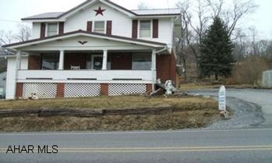 Beautiful Family Room addition, hot tub. 1st floor bedroom, 1/2 bath & laundry on 1st floor. Fish tank built into wall in family room. New carpet. Must see.