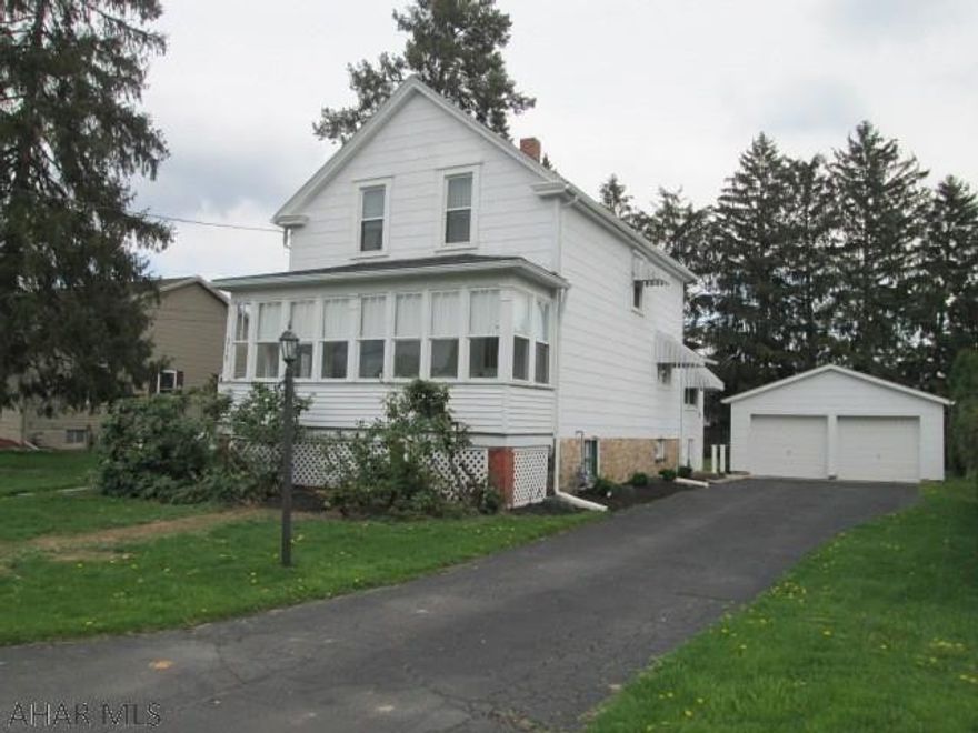 Don't miss this great family home in the Llyswen area. Enclosed front porch for 3 season use, a nice heated rear sun room and large living room with formal dining room. The over sized lot of 85X150 also features a large 2 car garage. Baker School.