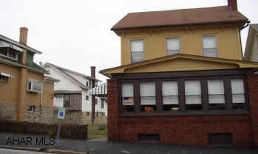 2-1/2 STORY WITH LARGE ROOMS AND LARGE LOT.  2 CAR DETACHED GARAGE. EXCELLENT NEIGHBORHOOD, ONE TIME OWNER, WELL CARED FOR 2-1/2 STORY.  THIS HOME FEATURES LARGE ROOMS, UPDATED WIRING AND A LARGE YARD.  POSSIBLE DELAYED POSSESSION.