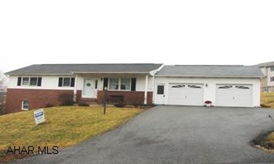 EASY 1 STORY LIVING, 1ST FLR LAUNDRY, VAULTED CEILINGS, WALK-IN SHOWER, LOTS OF STORAGE, LOWER LEVEL PLUMBED FOR BATH, WALK-OUT BASEMENT, LOTS OF POSSIBILITIES. CALL SHARON FOR SHOWINGS-329-2516. EASY 1 STORY LIVING, 1ST FLR LAUNDRY, VAULTED CEILINGS, WALK-IN SHOWER, LOTS OF STORAGE, LOWER LEVEL PLUMBED FOR BATH, WALK-OUT BASEMENT, LOTS OF POSSIBILITIES. CALL SHARON FOR SHOWINGS-329-2516.