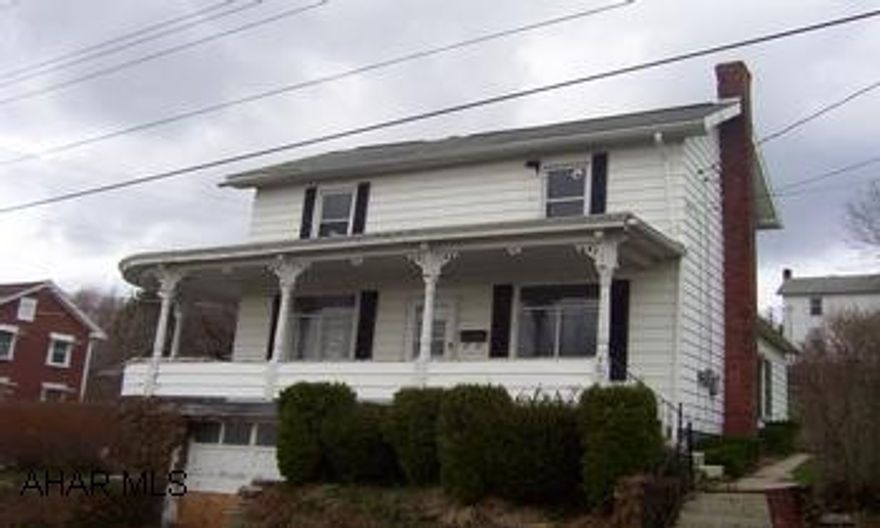 2 STORY ON CORNER LOT, WRAP AROUND PORCH. 2 STORY ON CORNER LOT,  WRAP AROUND PORCH