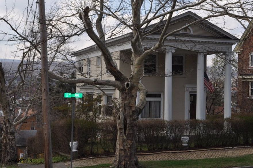 IT WON'T TAKE LONG TO FALL IN LOVE WITH THIS MOVE IN READY 3 BEDROOM 2 BATH HOME LOCATED IN A GREAT FAMILY NEIGHBOORHOOD. FROM THE CHARMING AND INVITING FRONT ENTRENCE TO THE DECK OVER LOOKING THE DISTANCE MOUNTIANS.