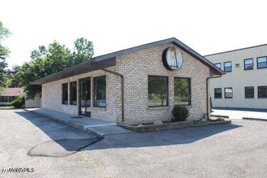 High visibility location with a private parking lot. NNN lease. Call listing agent for more information.