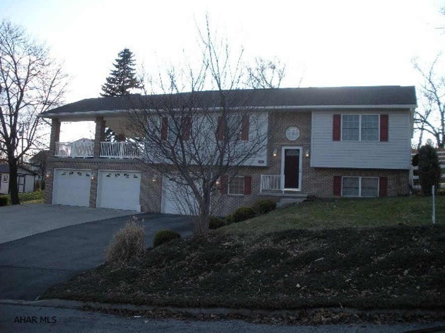 Here it is 3 bedroom, 2 bath Brick/vinyl split entry home on a 150X120 lot.  This home offers a large open oak kitchen with breakfast bar, new stainless Range, microwave & dishwasher.  The master bedroom access a 24X24 covered patio.  Lower level has a family room with new laminate flooring, recessed lights, a full bath and a bonus room used as an office space.  Attached 3 car garage.