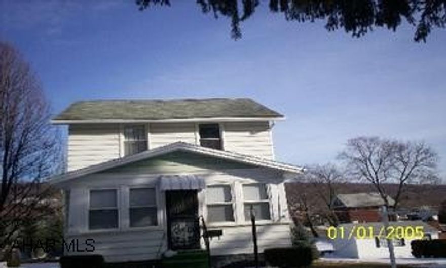 A great house located close to B. G. school. Newer flooring, spacious dining room, 2 car garage on a 90x120 flat lot. Enclosed porch. All appliances included.