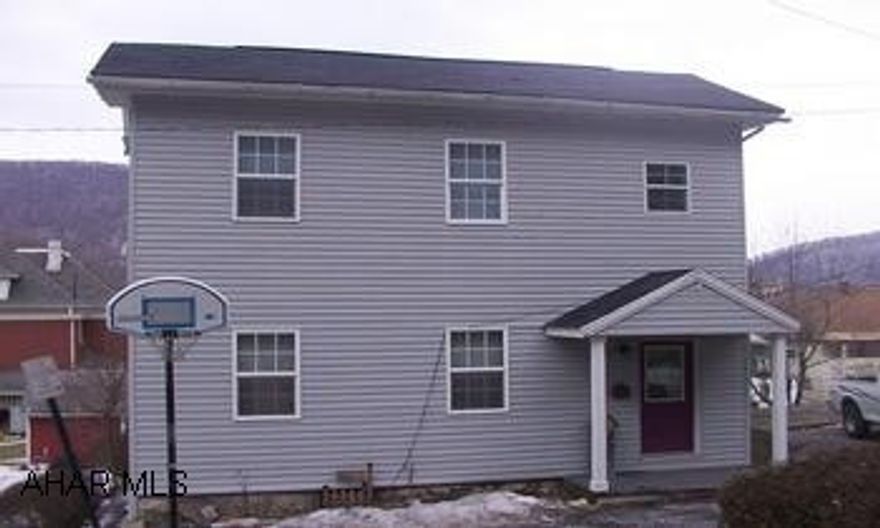 Nice starter home, newer roof and furnace, pergo floors, off street parking.  The pellet stove in the living room does not stay. Nice starter home, newer roof and furnace, pergo floors, off street parking.  The pellet stove in the living room does not stay.