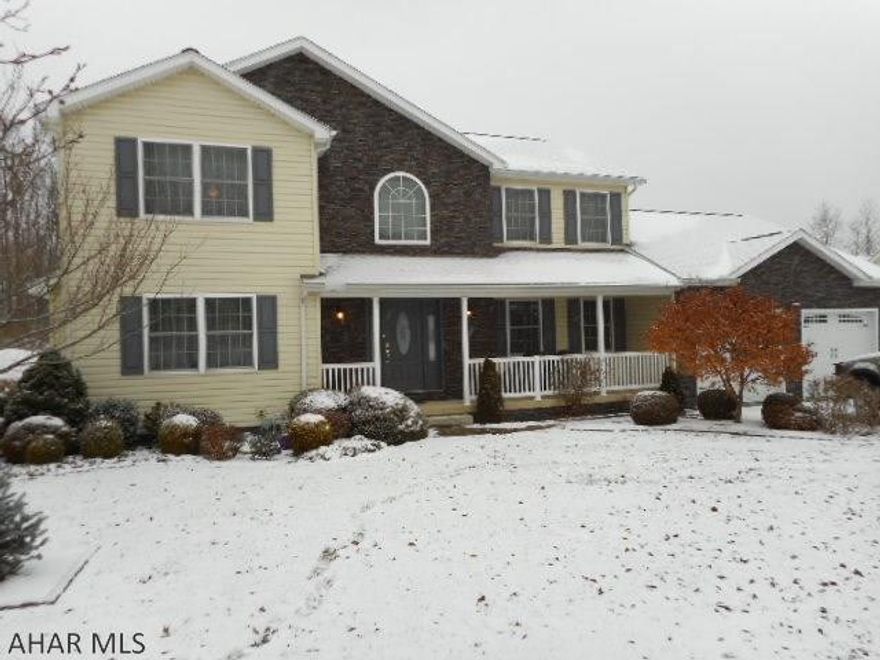 Spacious 3 bedrm, 2.5 bath home. 2 story foyer with open loft area for additional living space.Gas fireplace in living rm,  New laminate flooring throughout and H/W floors. lst floor family rm plus finished lower level.Kitchen with ss. appliances, pantry and recess lighting. Convenient 2nd floor laundry rm. New faux stone exterior plus new garage doors. Large deck across back of house. Flat  yard with fenced dog run. Over sized, finished 2 car  garage with entrance to basement. Warranty  available from Aqua-Dry water proofing corp.