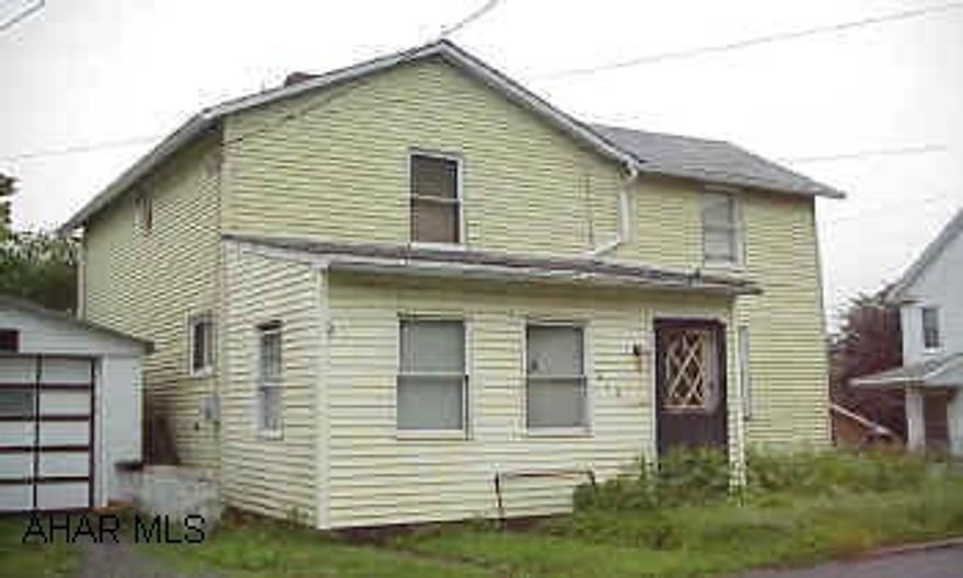 House has freeze damage.  Great investment opportunity.