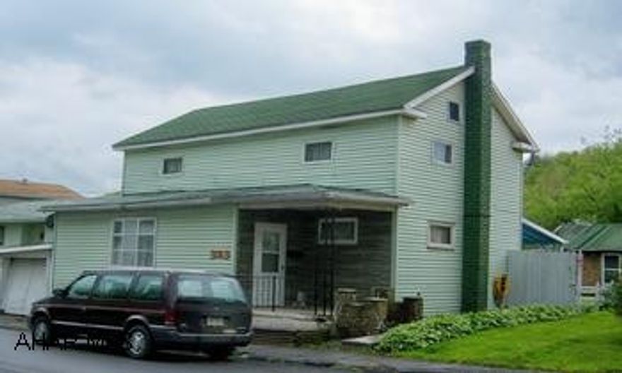 Great starter home or investment property- 3- 4 BR, enclosed front porch, LR, Kit, 2 baths. Call Bev @ 886-2961 Great starter home or investment property- 3- 4 BR, enclosed front porch, LR, Kit, 2 baths. Call Bev @ 886-2961