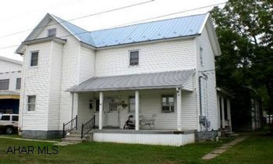 Two unit investment property located on N. Juliana St. First unit offers 1 BR, LR, kitchen, BA and office area. Second unit has 2 BR, LR and kitchen. Building has newer roof, vinyl siding and many other updates. Well maintained two-unit investment property located on N. Juliana St. The first unit offers 1 BR, LR, kitchen, BA and office area. The second unit has 2 BR, LR and kitchen. It has a newer roof, vinyl siding and many other updates. Good looking investment property. Unit #1 rents for $ 400.00 per month and Unit #2 rents for $ 500.00 per month w/ all utilities separate.