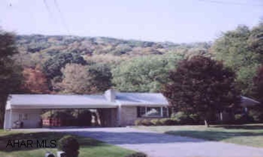 SMART RANCHER ON 3+ ACRES, FLORIDA ROOM, 3 BEDROOMS, IN-GROUND POOL, CARPORT, GARAGE OR WORKSHOP, FINISHED ROOM IN BASEMENT, MANY AMENITIES.