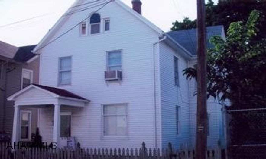 2-Unit 2-Story house rental property with positive cash flow. Located walking distance to center of Everett, close to Houses of Worship and shopping.