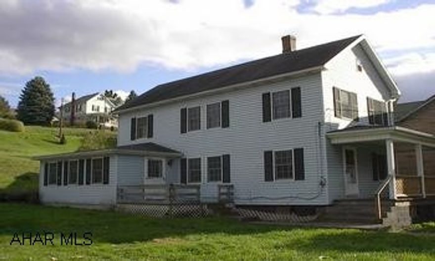 LARGE 3-4 BEDROOM FARM HOUSE ON 80X200 LOT.  NEWER VINYL SIDING AND WINDOWS, 1ST FLR LAUNDRY, FORMAL DR, E-I KITCHEN, AND FAMILY AREA. CALL DARLA 934-HOME. MINUTES TO STATE COLLEGE AND ALTOONA VIA I-99-220.  CLOSE TO ST. GAME LANDS.  NICE FAMILY HOME OR HIGHWAY BUSINESS POSSIBLE.  MANY UPDATES, LARGE ROOMS, LARGE YARD.  TWO STORY GARAGE OR BARN, SOME CHAIN LINK FENCE. DARLA4HOMES@AOL.COM OR 934-HOME.