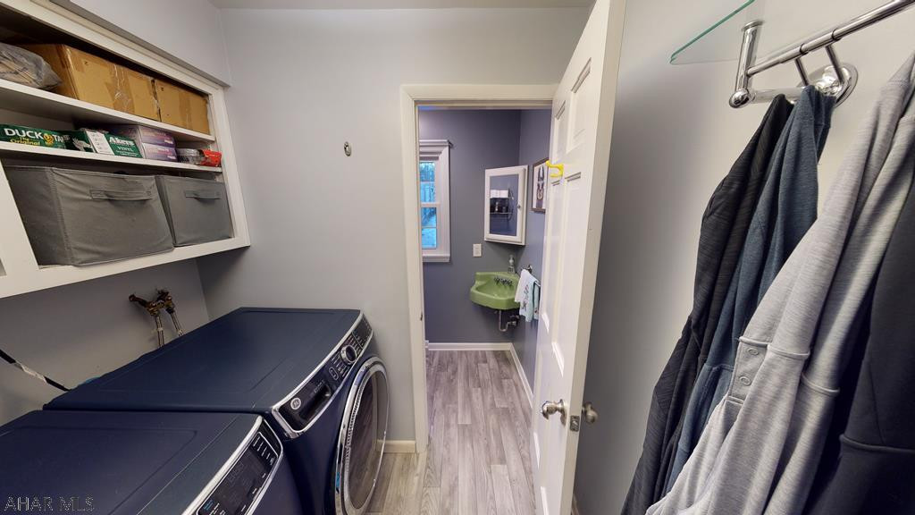 Holiday Manor - Residential