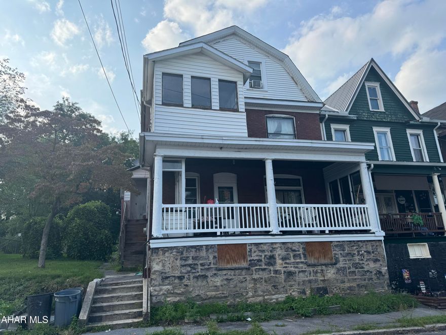 Calling all investors!  Possible owner financing for a qualified buyer. Check out this fully rented 2 unit home located in Altoona. Excellent rental history. Owner pays water/sewer. Tenants pay other utilities. Also included is a large vinyl sided garage. Owner could rent or use for storage.