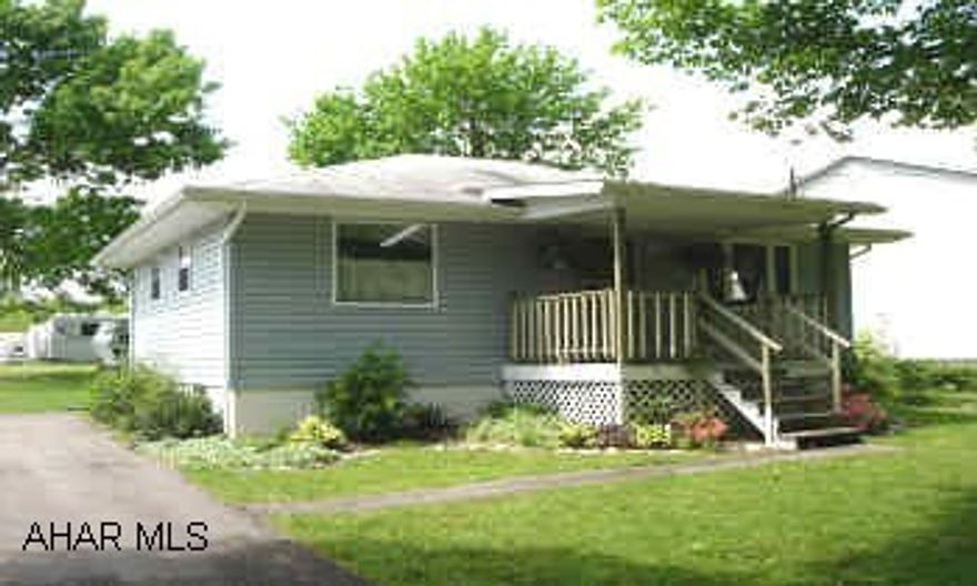 CUTE 2-3 BEDROOM HOME ON A LARGE LOT. HOLLIDAYSBURG SCHOOLS. NO SHOWINGS BEFORE 4/12/06. HOME WARRANTY INCLUDED. CUTE 2-3 BEDROOM HOME ON A LARGE LOT. HOLLIDAYSBURG SCHOOLS. NO SHOWINGS BEFORE 4/12/06. HOME WARRANTY INCLUDED.