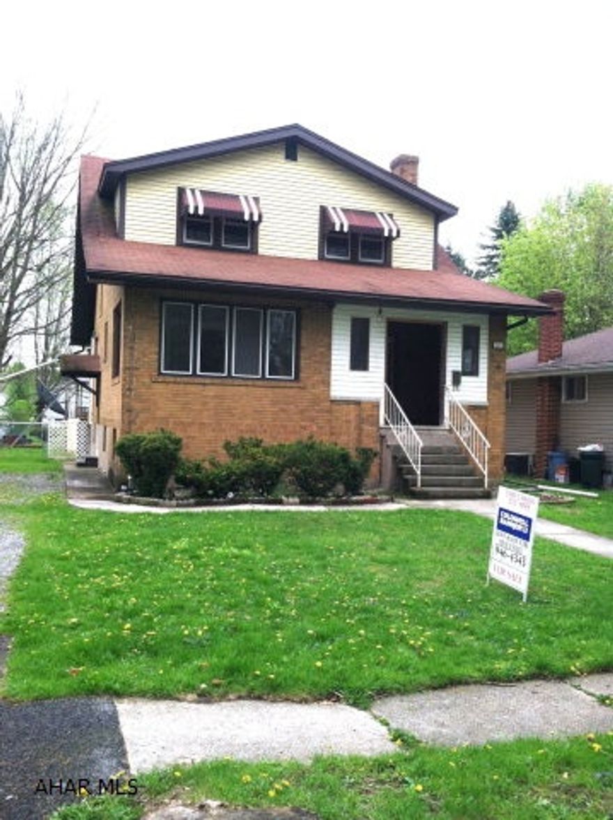 Brick/vinyl 2 story home in Ft Fetter area.  Add your personal touch to make this your home.  Backyard is fenced in, off street parking beside home.  Basement is partially finished. Owner wants a quick sale.