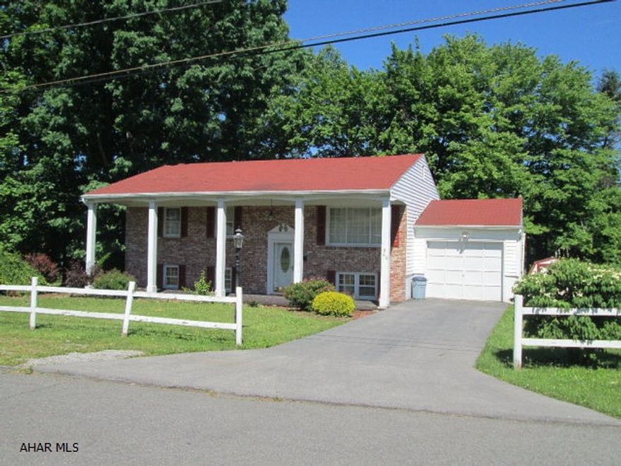 Pleasant Valley Bi-level. 3 bedroom with 2 baths. Nice lot size.