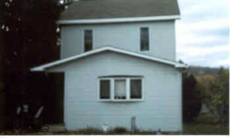 Beautifully decorated 3 BR. in Fairview. You have got to see the inside of this beauty. Also an awesome 3 Car Heated garage. Priced to move quickly.