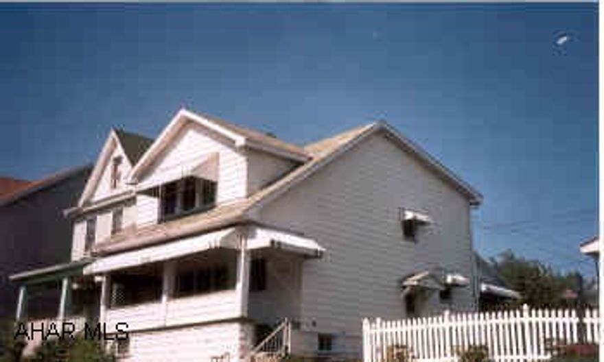 3 Bedroom, Newly Painted, Large Master Bedroom.  Newer Roof, Siding, Windows, Steel Doors, & Carpet.  2 Car Garage At Rear. 3 Bedroom, Newly Painted, Large Master Bedroom.  Newer Roof, Siding, Windows, Steel Doors, & Carpet.  2 Car Garage At Rear.