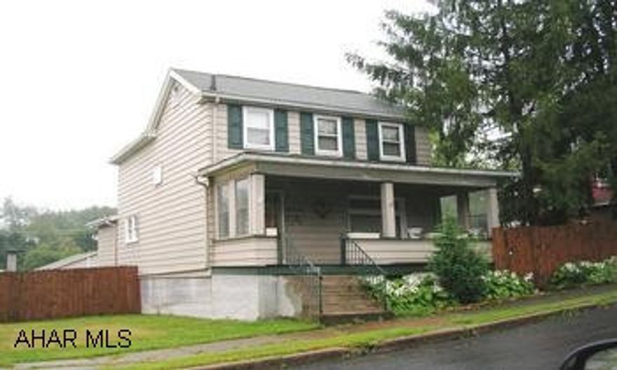 UPDATED KITCHEN AND BATH. GREAT BACK YARD WITH COVERED PAVILLION. ABOVE GROUND POOL WITH DECK. TWO GARAGES WITH CONCRETE FLOORS. UPDATED KITCHEN AND BATH. GREAT BACK YARD WITH COVERED PAVILLION. ABOVE GROUND POOL WITH DECK. TWO GARAGES WITH CONCRETE FLOORS.
