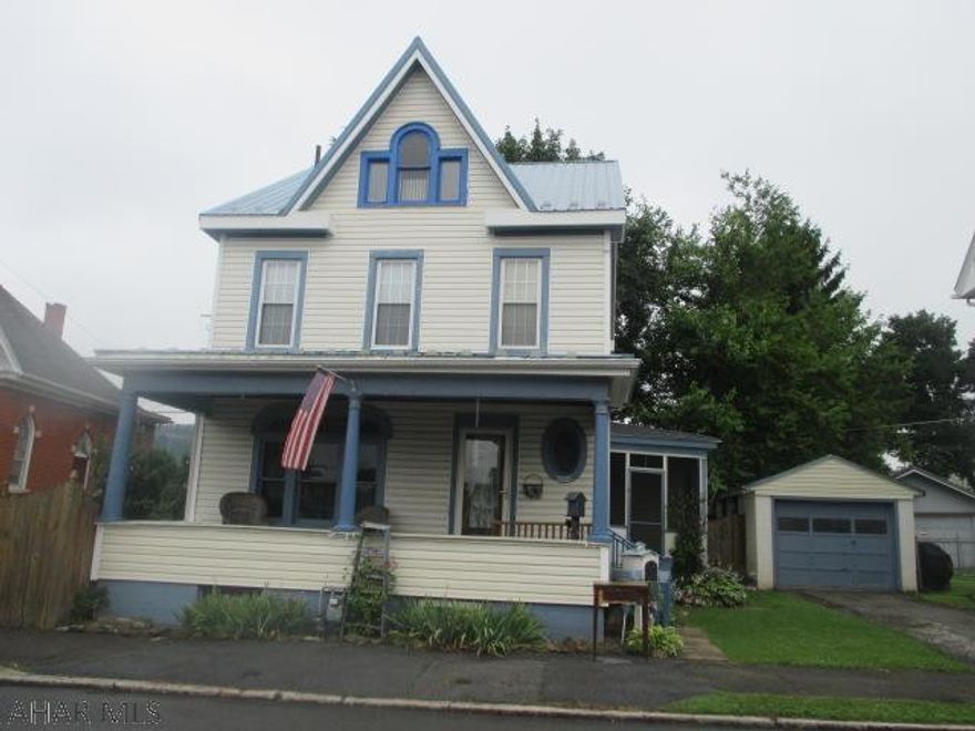 Looking for a spacious home in the city? Don't miss out on this gem.  3-4 bedrooms plus bonus room. Large living room and dining room with hard wood floors. Fenced in yard with 1 car garage. Newer metal roof and water heater.  Conveniently located.