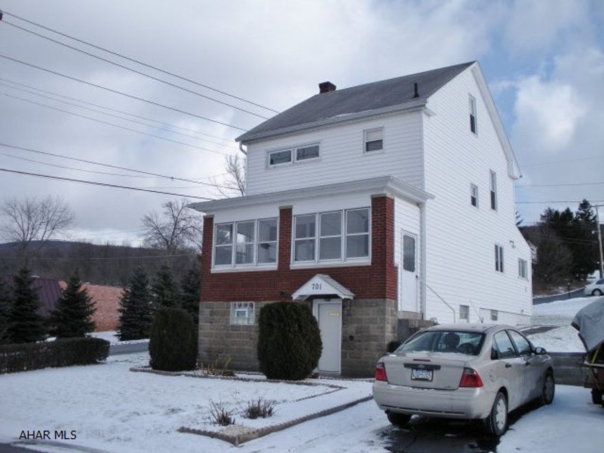 Great Pleasant Valley location! 3 bedrooms, 1 bath, 1st floor laundry, open living/dining area, central air, vinyl exterior, newer vinyl windows, enclosed porch, off-street parking, garden, all on a corner lot. 1 year AHS home warranty included.