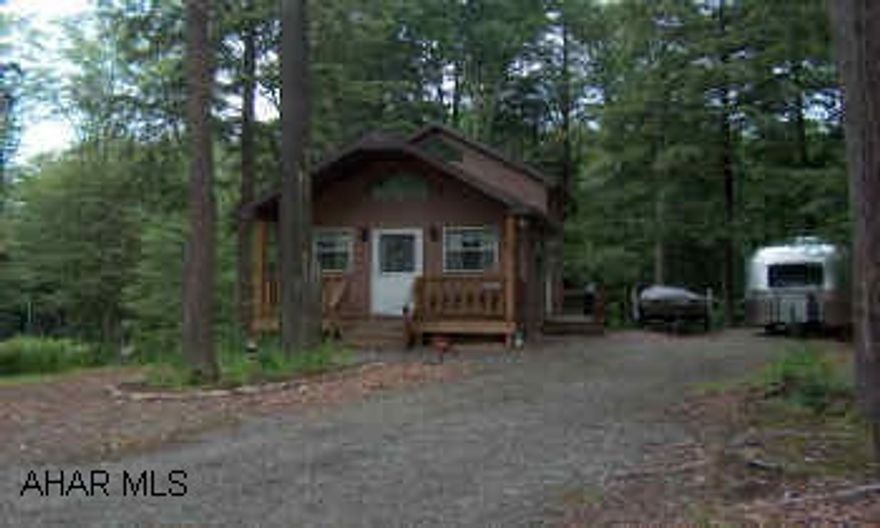 Beautiful cabin or starter home on 2 lots in Glendale Yearound Beautiful cabin or starter home on 2 lots in Glendale Yearound