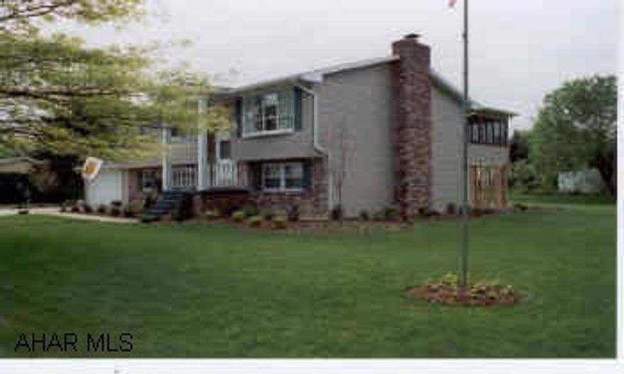 Immaculate home! Large 1/2 acre lot, sunroom, 2 decks, trellis, barn with finished rooms.  Fam. room & rec Rm in basement.  Loads of living space & storage.  dead end street in Boro of D'sville. Immaculate home!  Large 1/2 acre lot, sunroom, 2 decks, trellis, barn with finished rooms.  Fam. room & rec rm in basement.  Loads of living space & storage.  Dead end street in Boro of D'sville.