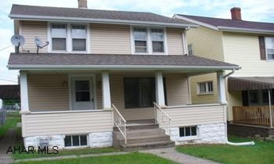 Vinyl sided 3 BR., 1 bath home with covered back porch & deck. 31 X120 lot. 1 car detached garage & off street parking $500 bonus to selling agency Vinyl sided 3 BR., 1 bath home with covered back porch & deck. 31 X120 lot. 1 car detached garage & off street parking. $500 bonus to selling agency