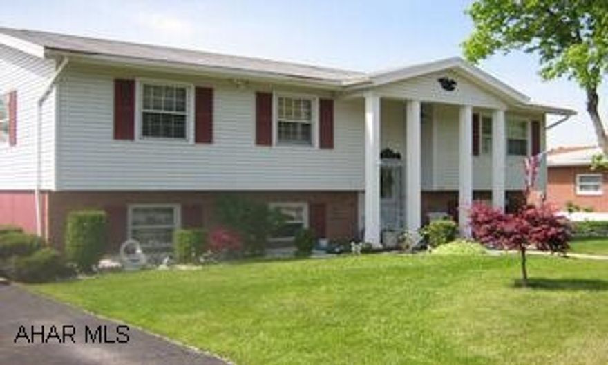 Lovely split entry home in great neighborhood.  Newer Fine Line blonde kitchen cabinets.  Hardwood floors under carpeting and plaster walls.  Rear balcony deck.  Nice family room.  Office in lower level could be 4th bedroom.  Move in condition. Level lot. Lovely split entry home in great neighborhood.  Newer Fine Line blonde kitchen cabinets.  Hardwood floors under carpeting and plaster walls.  Rear balcony deck    Nice family room.  Office in lower level could be 4th bedroom.  Move in condition. Level lot.  SALE PENDING WITH SALE OF OTHER PROPERTY CONTINGENCY.  48 HR. WIPEOUT