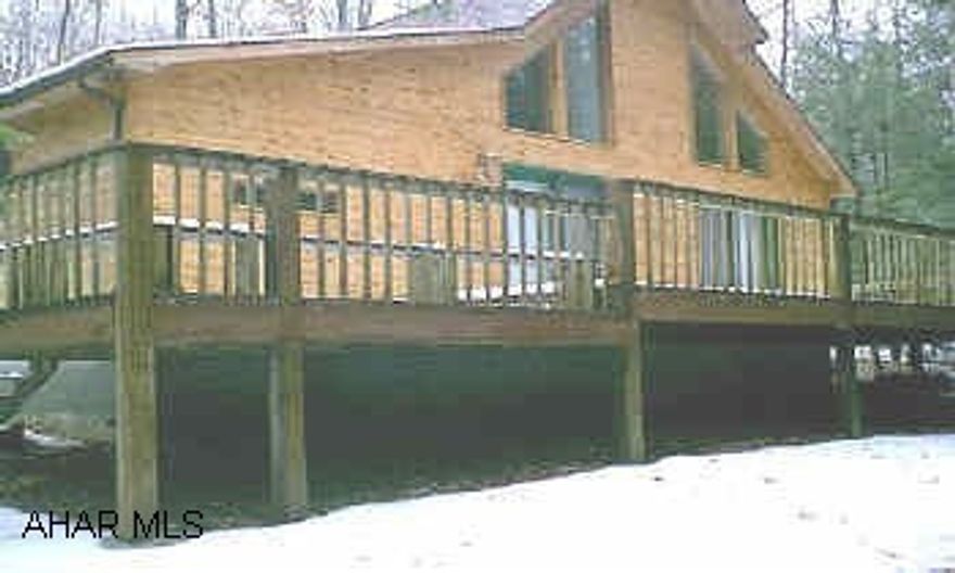 1 1/2 story home on beautiful wooded lot in Glendale Yearound. 1 1/2 story home on beautiful wooded lot in Glendale Yearound.