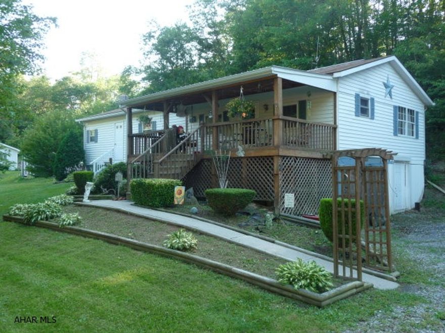 One story home situated on quiet 0.712 acre. Three bedrooms and one bath, gas log stove in living room. Nice 2-car detached garage in the N.B.C. School district. There are two (2) 60 amp fuse boxes.