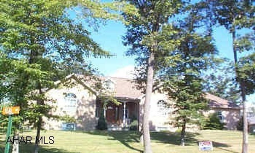 Large! Brick/Vinyl 4 BR, 3 BA, 1st Fl Master Suite, Cherry Kitchen, Florida Roon, Deck, Security System, Central Vac. Lots of space in every room! Brick.vinyl 4 BR, 3 BA, 1st fl master suite, Cherry kitchen with granite island, Florida Room, security Sys., central vac, corner wooded lot in Sylvan East.