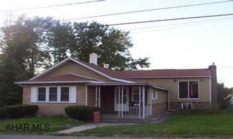 Charming brick and vinyl home in Mylo Park. One year old furnace, unique floor plan, great neighborhood.Directions: take High Street straight through town past Pizza Hut and Sheetz, watch for Woodland Street on right.