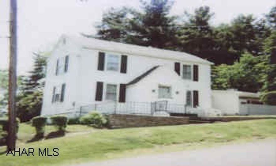 Bright 2 story with great view of Patton no showing until after 6-07-2001, 3 lots, 6 rooms, 3 bed, 1-1/2 half bath