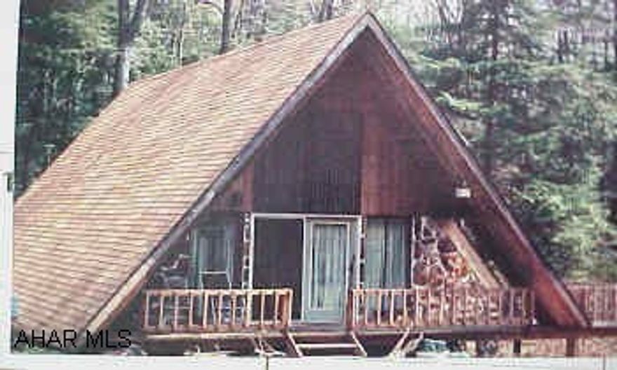 Peaceful, relaxing vacation home with rinning stream at rear of property.  Motivated seller!