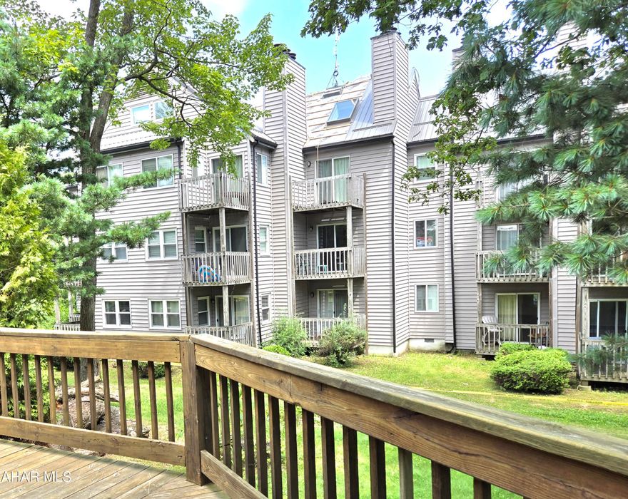 Great studio for price...Fully furnished. Enjoy your vacation at Blue Knob or live there yearround. New carpet in 2024. HOA $290/mo includes outside maintenance, indoor and outdoor pools, hottub, workout room, tennis and trash removal. J-669