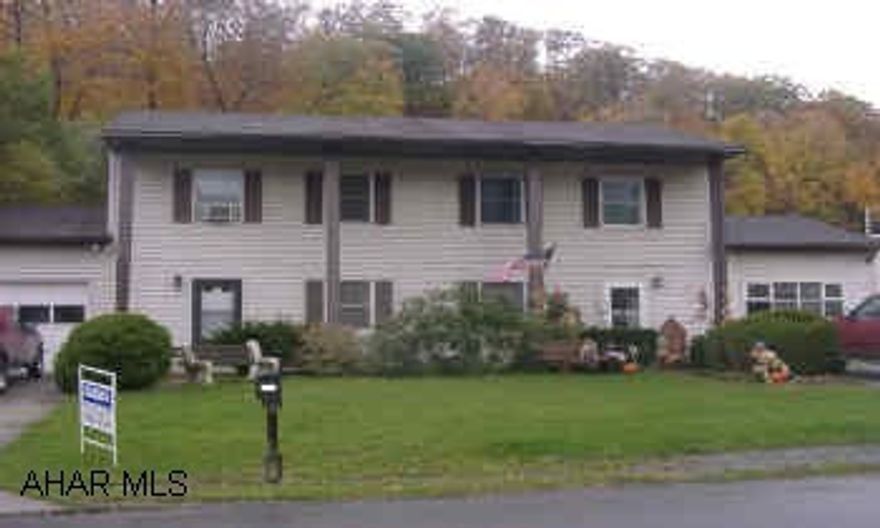 1/2 DOUBLE IN ELDORADO SPRINGS WITH PARTIALLY FENCED YARD, CLOSED IN BACK PATIO, AND 1ST FLOOR LAUNDRY