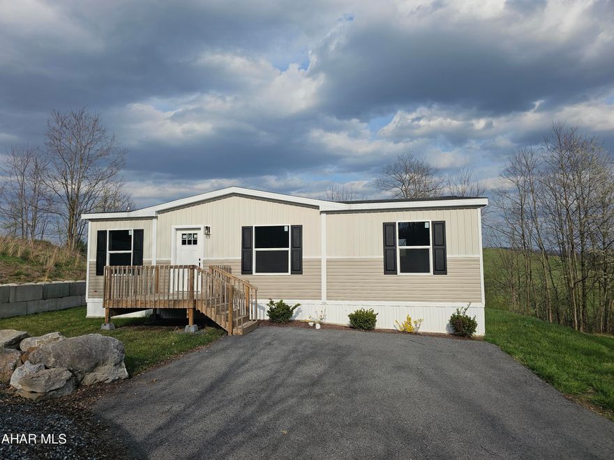 Be the first to live in this new, double wide in the Willowbrook Community! This home offers a large open floor plan, for entertaining and a gourmet kitchen! Master bedroom includes a walk in closet, and a beautiful dual vanity. If you're looking to downsize or buy your first home, this is the one for you! Call me for your personal tour today! You must be approved by the park.