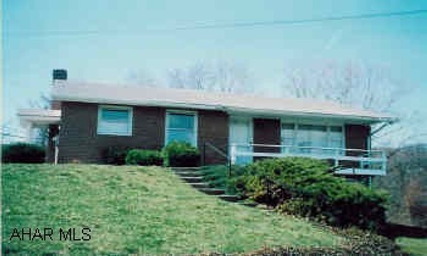 Brick Ranch, 2BR/1.5 BA