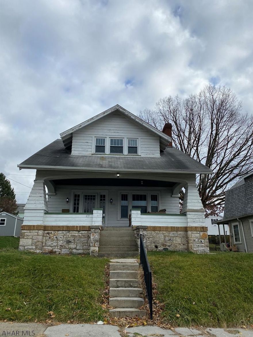 Nice sized 2 story in Altoona.  Lots of space on 1st floor with eat-in kitchen, office/playroom, 3/4 bath.  New appliances in kitchen.  3 bedrooms, full bath on 2nd floor.  Easy to show.
