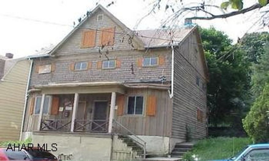 Side by Side Double House.  Property on city's condemned list.  Buyer must be willing to work with city to correct issues & sign an affidavit agreeing to this.  Harold Ferguson is code officer. Side by Side Double House - Property on city's condemned list.  Buyer must be willing to work with city to correct issues & sign affidavit agreeing to this.  Harold Ferguson is code officer.