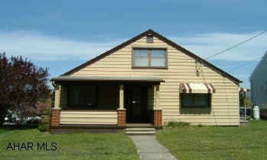 1.5 story home in move-in condition with 4 bedrooms, 1 full bath, large living room and eat-in kitchen.  Included are washer, dryer and stove. Aslo pool table, ping pong table, and  wood burner in rec room in basement. Great neighborhood. Close to schools 1.5 story home in Williamsburg with  living room,  kitchen with eat-in area, 2 bedrooms, laundry, and full bath on 1st floor; 2 bedrooms on second floor; partly finished rec room with wood burner in basement.  Plumbing and electric have been updated. Has fresh paint and new floor covering. Home is in move in condition. Great neighborhood. Close to schools.