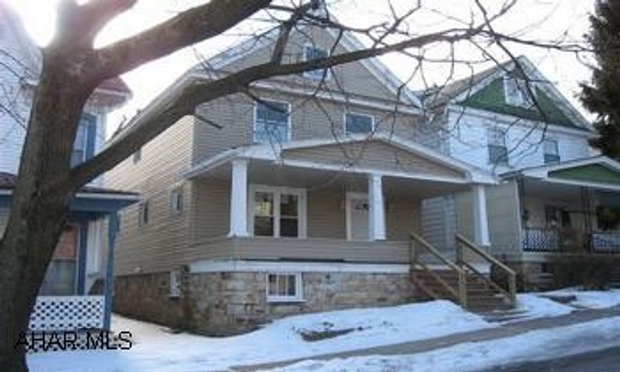 NO SHOWINGS until MONDAY 3-19-07. Fantastic newly remodeled 3BR/1.5BA New baths, kitchen, carpet, windows and siding. Call Aimee to see today 937-1878.